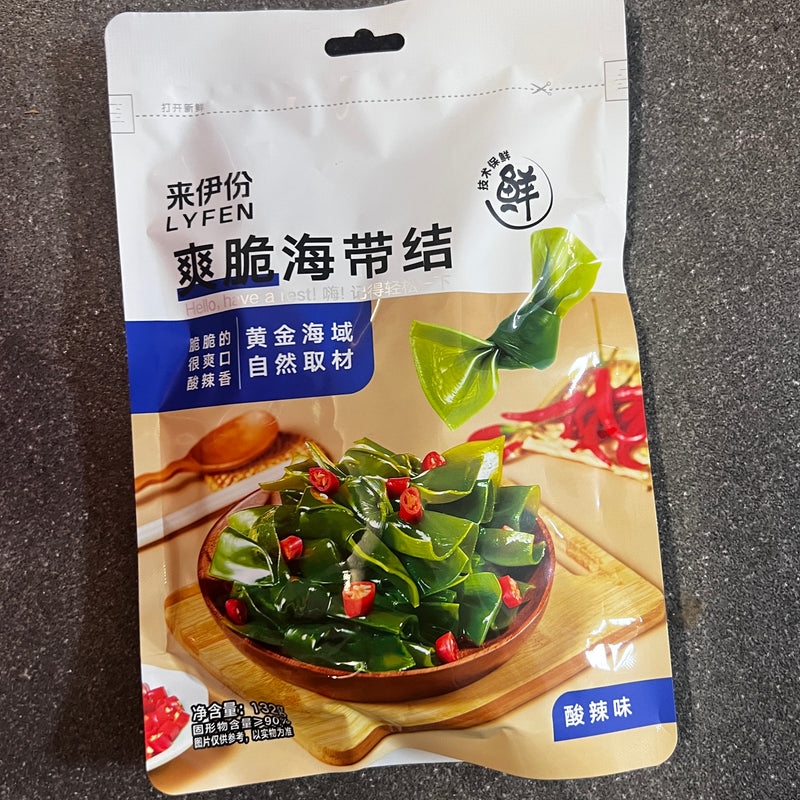 来伊份 爽脆海带结 酸辣味/LYFEN Essfertige Seetang-Knoten, sauer scharf 132g